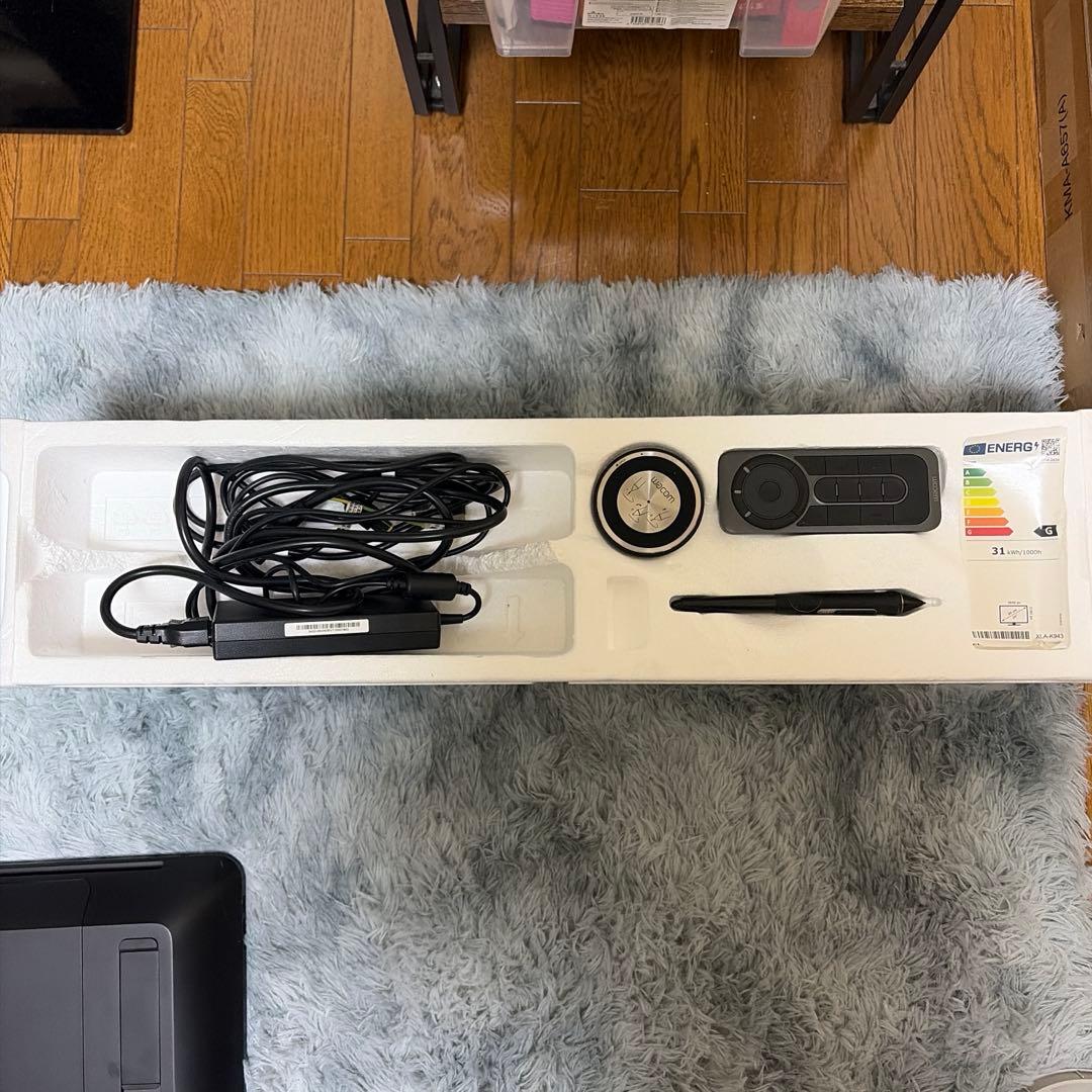 Wacom Cintiq Pro 24 (DTH-2420) 本体　タッチ機能付