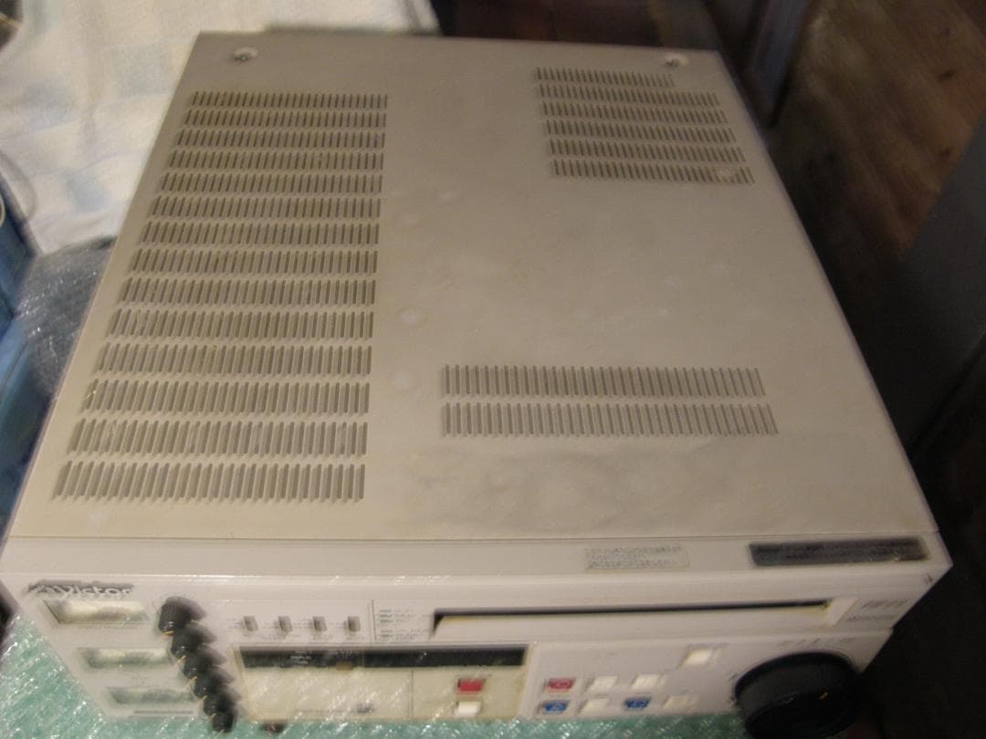 ビクターBRS-611業務用SVHSレコーダージャンク品の出品です。