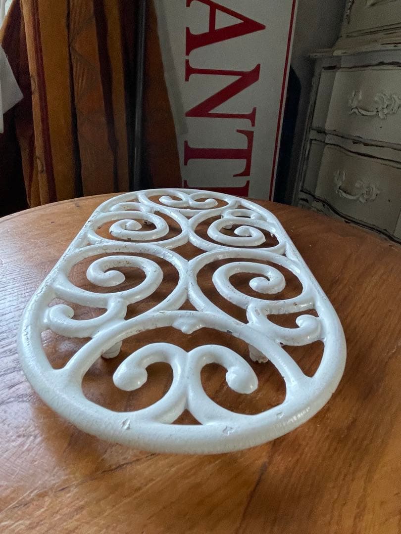 フランス　アンティーク　素敵な　アイアン　トリベット　鍋敷き　ホワイト