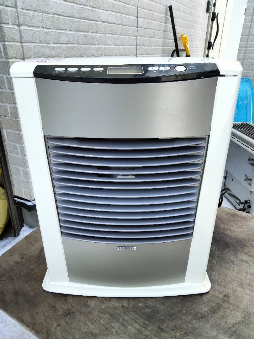 取り切れない傷汚れ等あり！札幌発サンポットFF温風石油ストーブ2015年式中古品