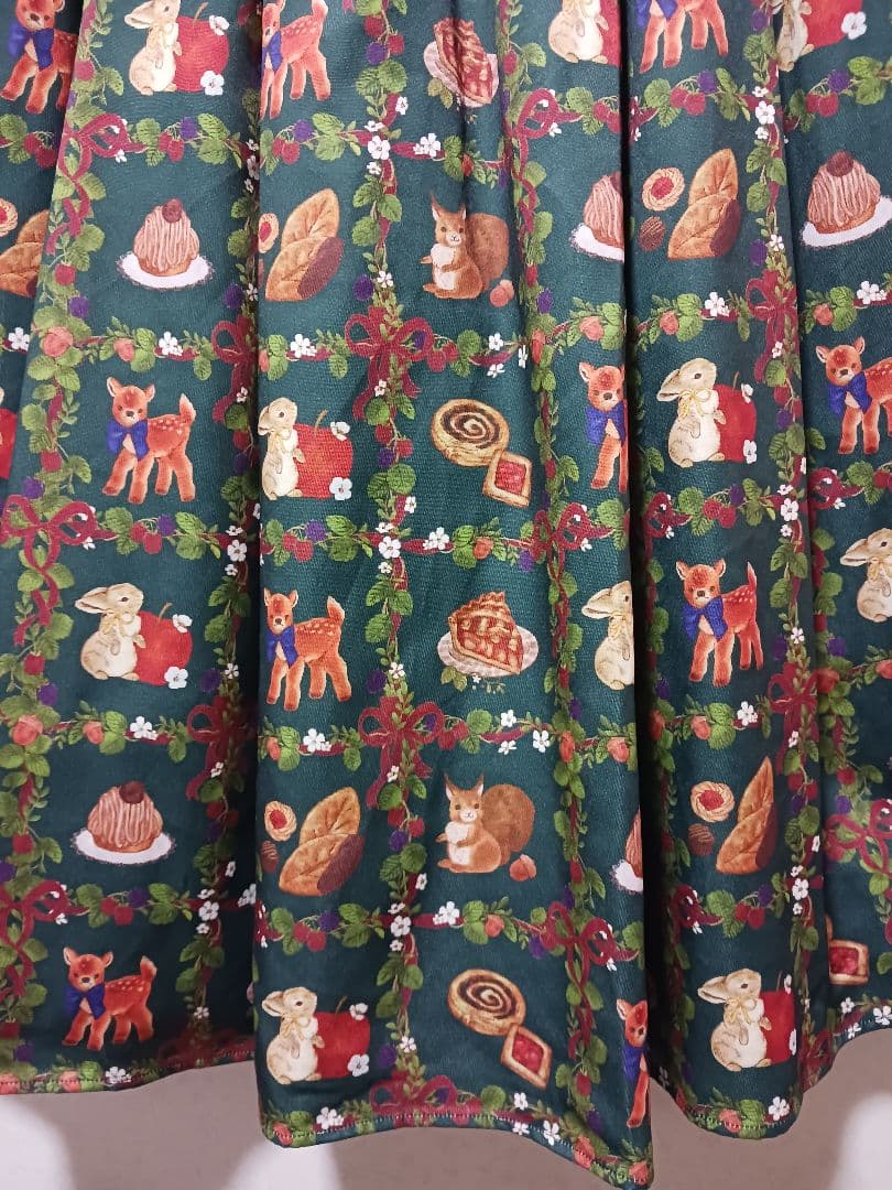 専用です。アクシーズkawaii♡動物とお菓子のプリント長袖ワンピース