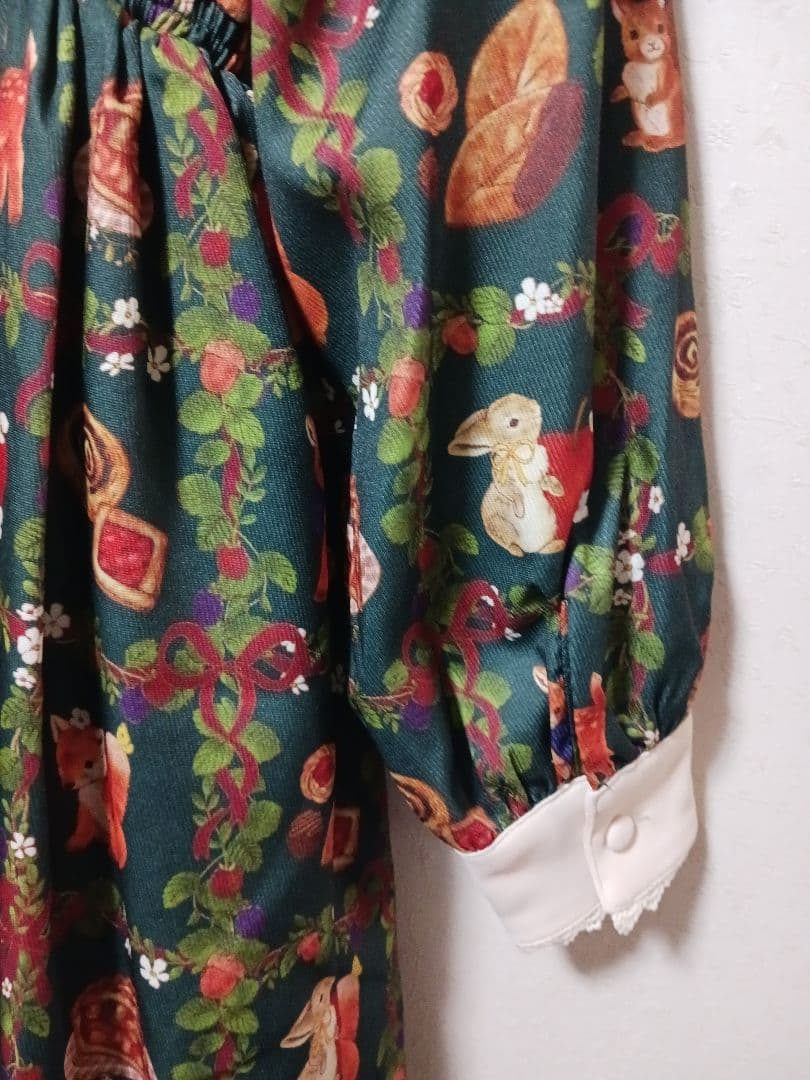 専用です。アクシーズkawaii♡動物とお菓子のプリント長袖ワンピース