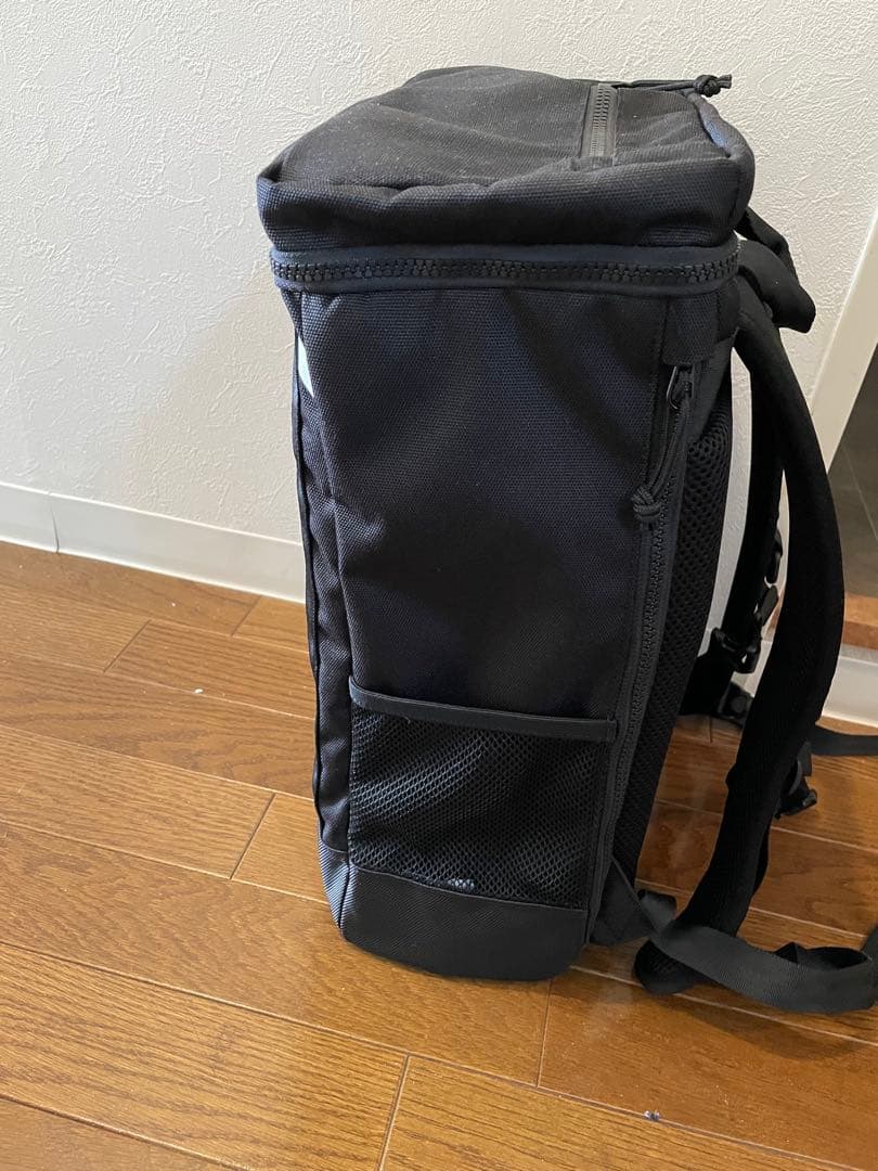 NEW ERA ボックスパック ミディアム 25L プリントロゴ ブラック