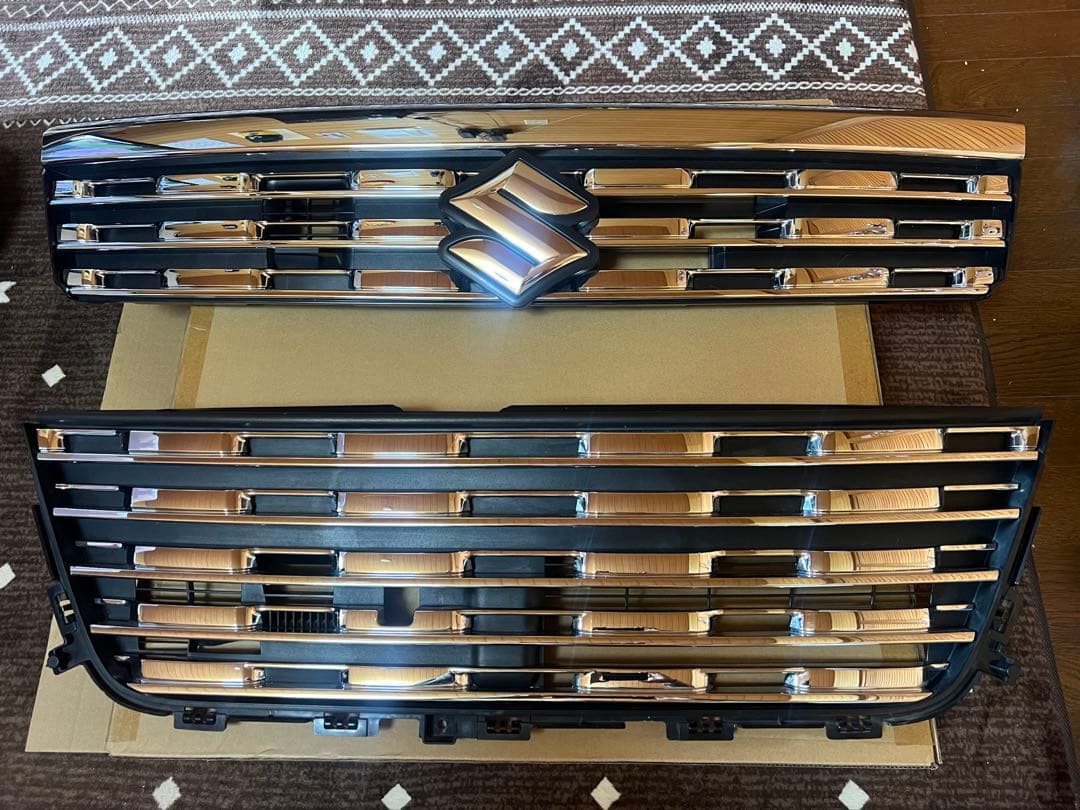 スズキ スペーシアカスタムMK53Sフロントグリル クローム/ブラック