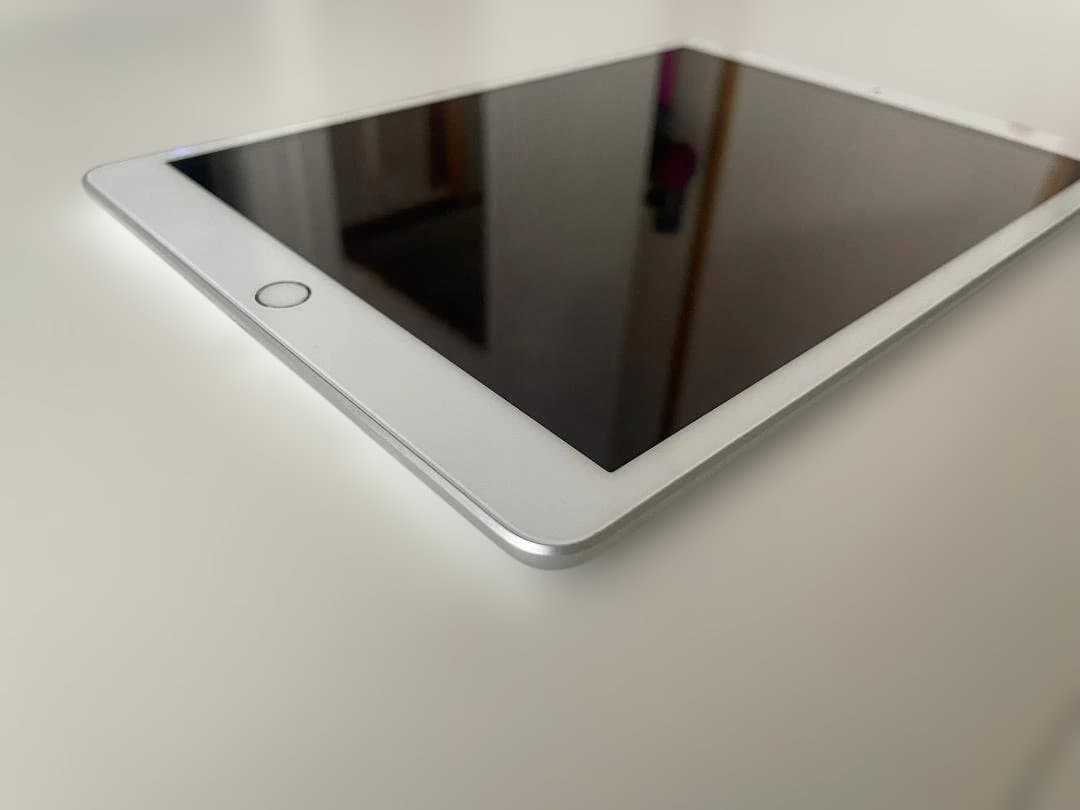 ★電池良好☆iPad7 第7世代 32GB WIFI☆キーボードケース付き★