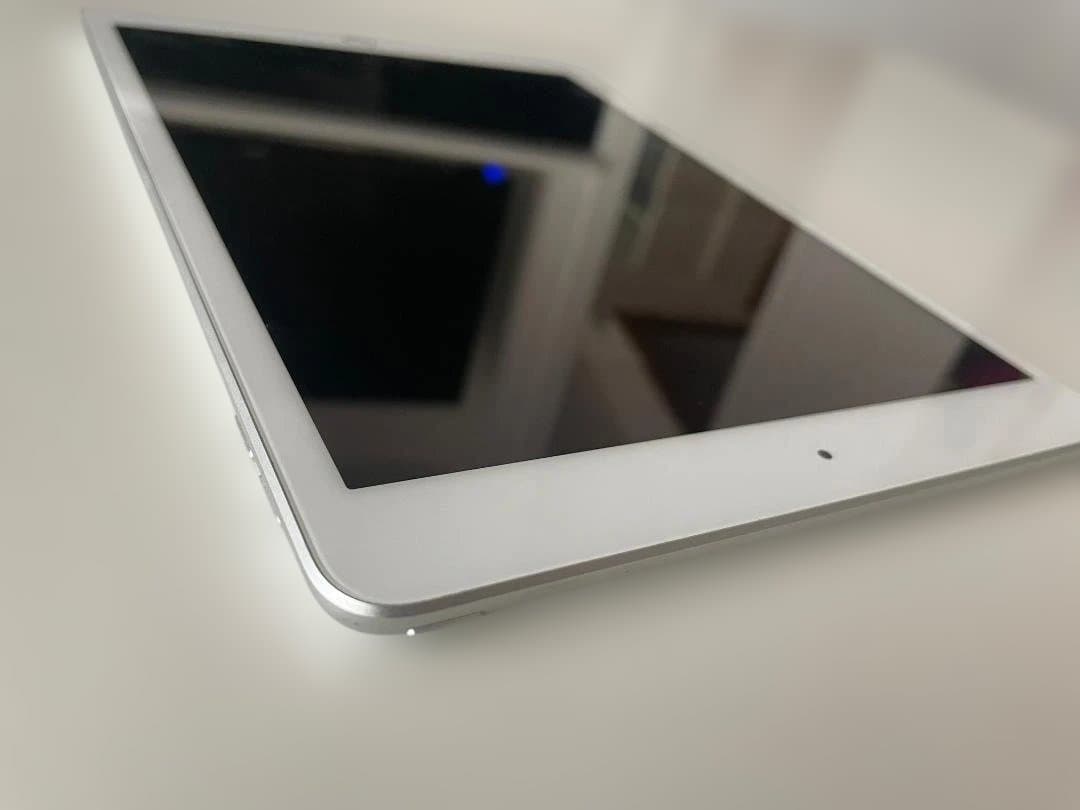 ★電池良好☆iPad7 第7世代 32GB WIFI☆キーボードケース付き★