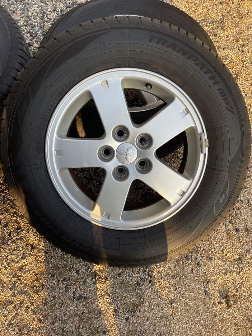 三菱　デリカd5 純正　215/70R16 16インチ ホイールタイヤセット