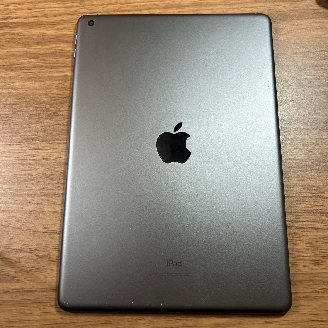 Apple iPad 第8世代　スペースグレー 本体