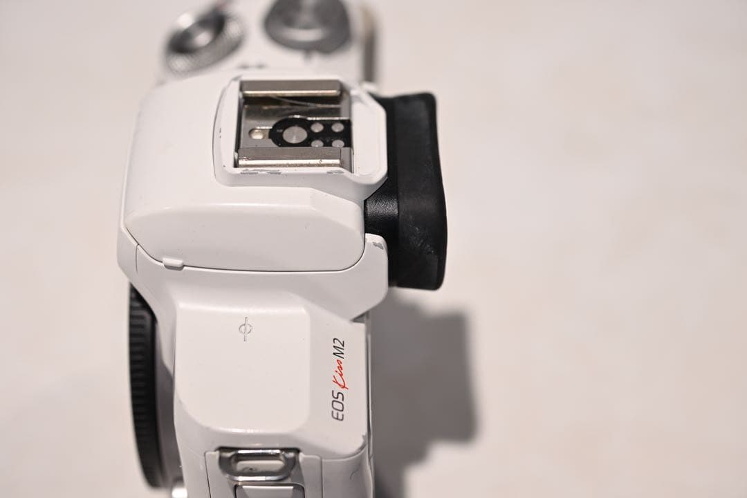 Canon EOS KISSM2 ダブルズームレンズキット　レンズ他3本付き