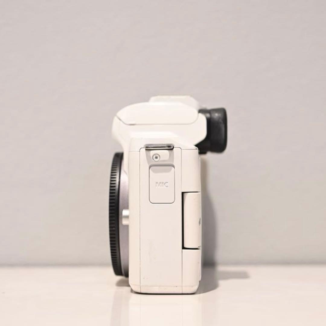 Canon EOS KISSM2 ダブルズームレンズキット　レンズ他3本付き