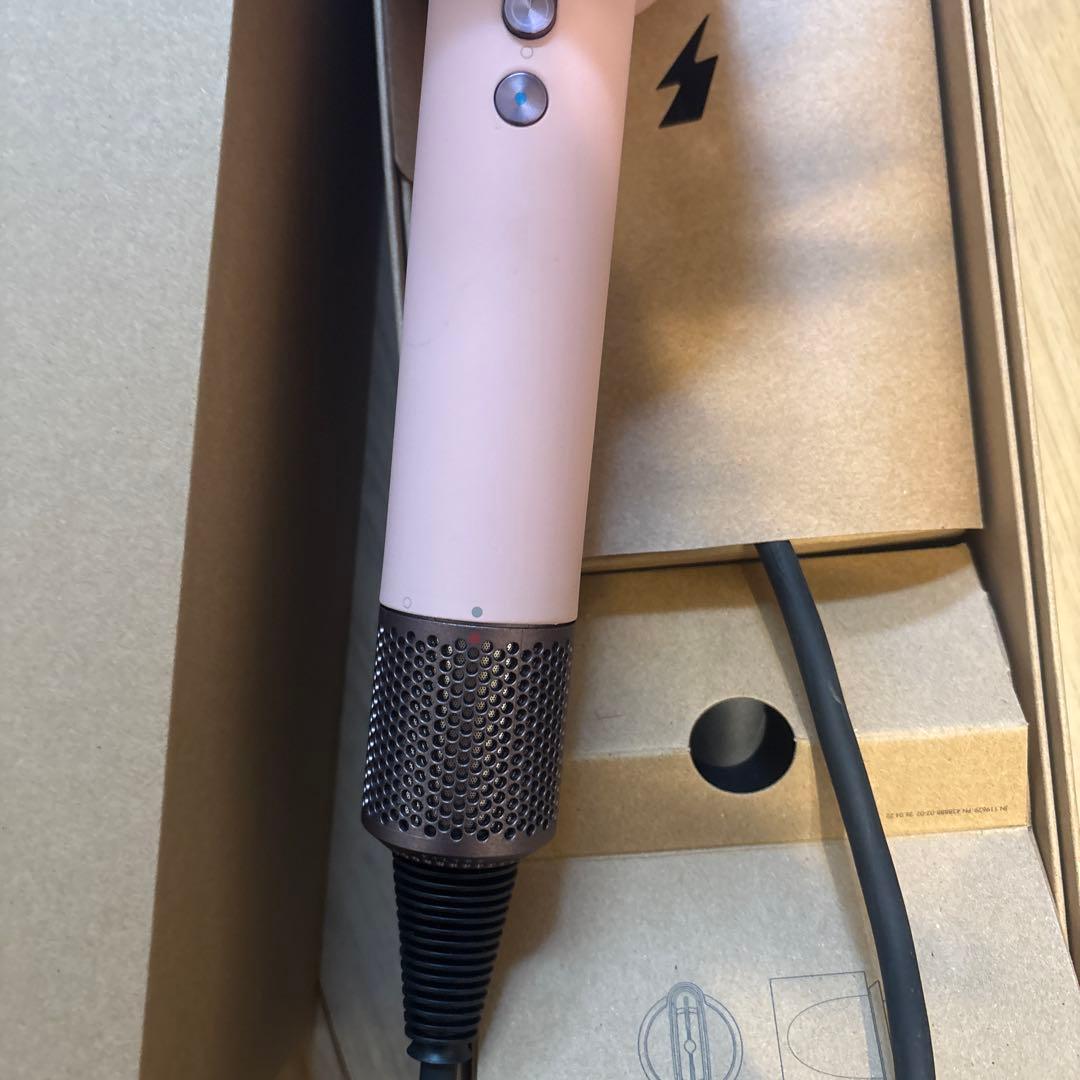 ダイソンドライヤーHD08