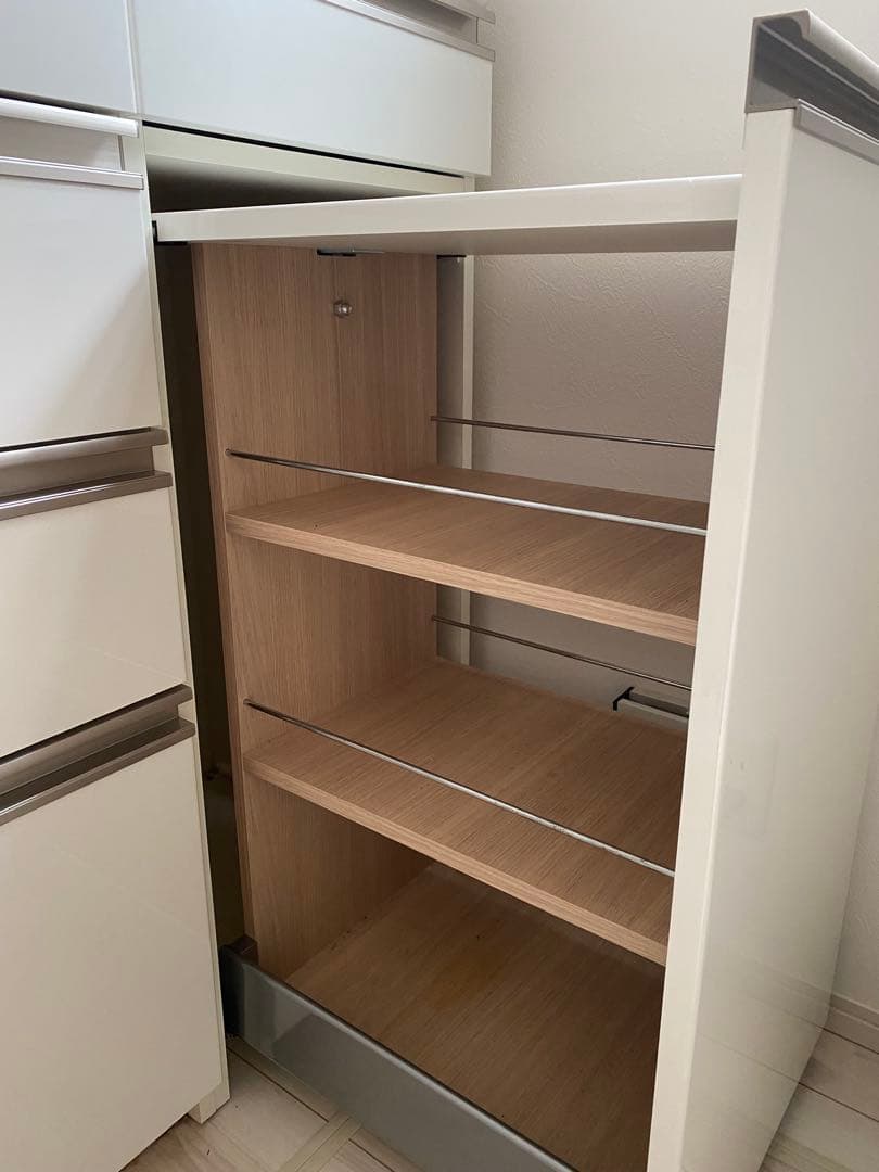 ホワイト 食器棚 ガラス扉付き　4/24まで