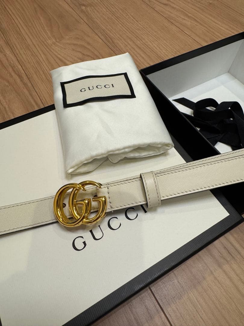 GUCCI ホワイト ベルト ダブルG スリムベルト
