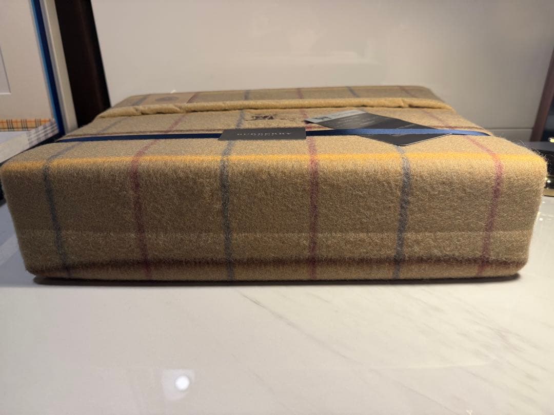 【BURBERRY × 西川産業】ラムウール100％ブランケット（日本製）
