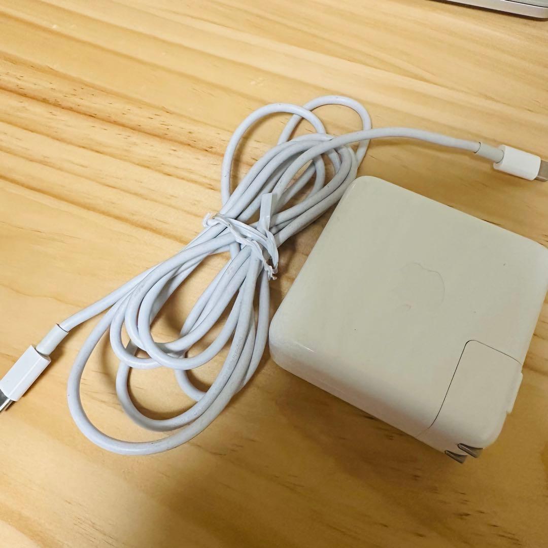 MacBook本体 MacBook Pro 13 inch 2017 TB 3 ports