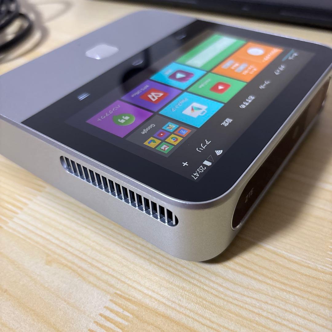 SoftBank モバイルシアター（ZTE製）