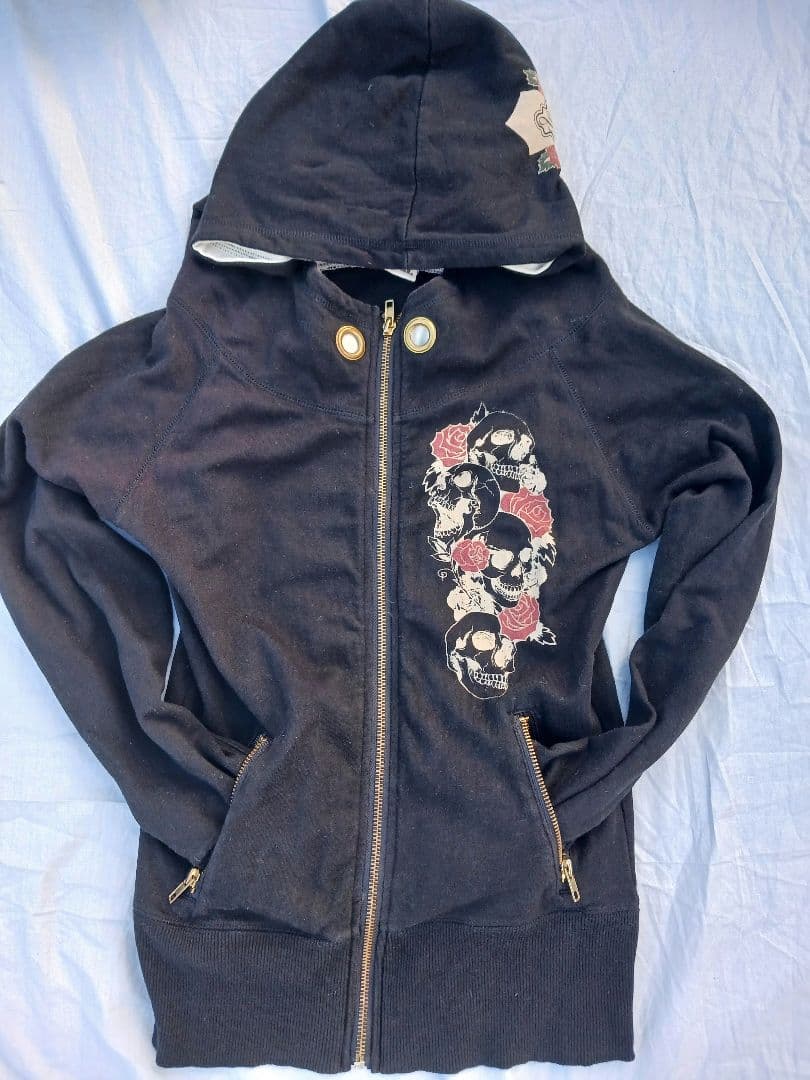 d.l.a. スカルとバラのフード付きパーカー