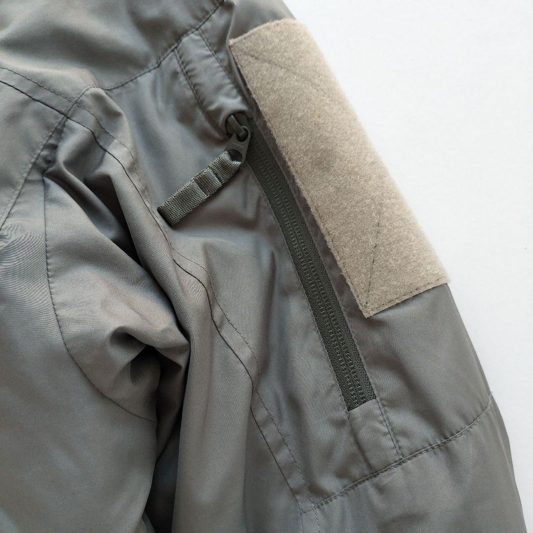 ディスイズネバーザット シンサレート ミリタリージャケット カーキ 【Ｌ相当】