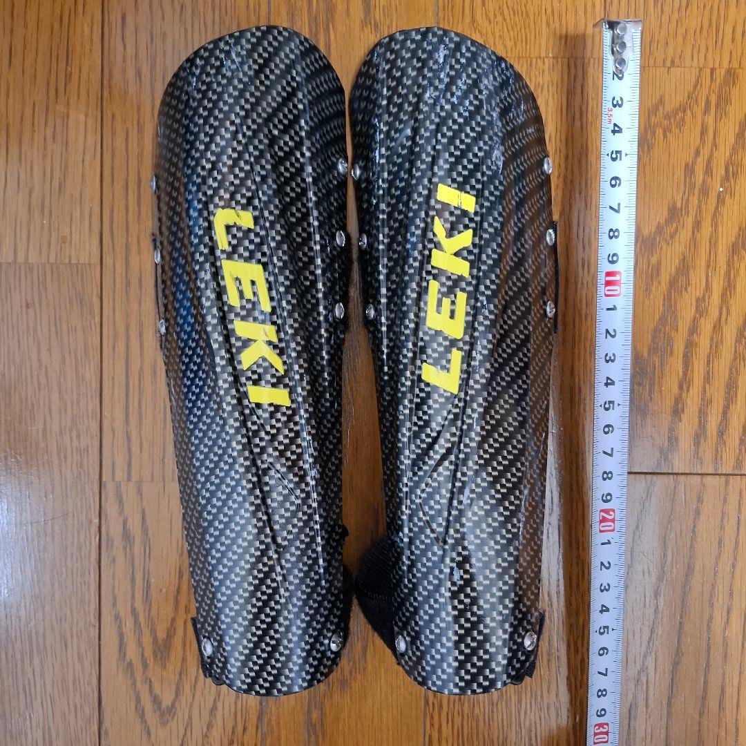 み*k様 LEKI カーボン柄 スキーアームガード Mサイズカット