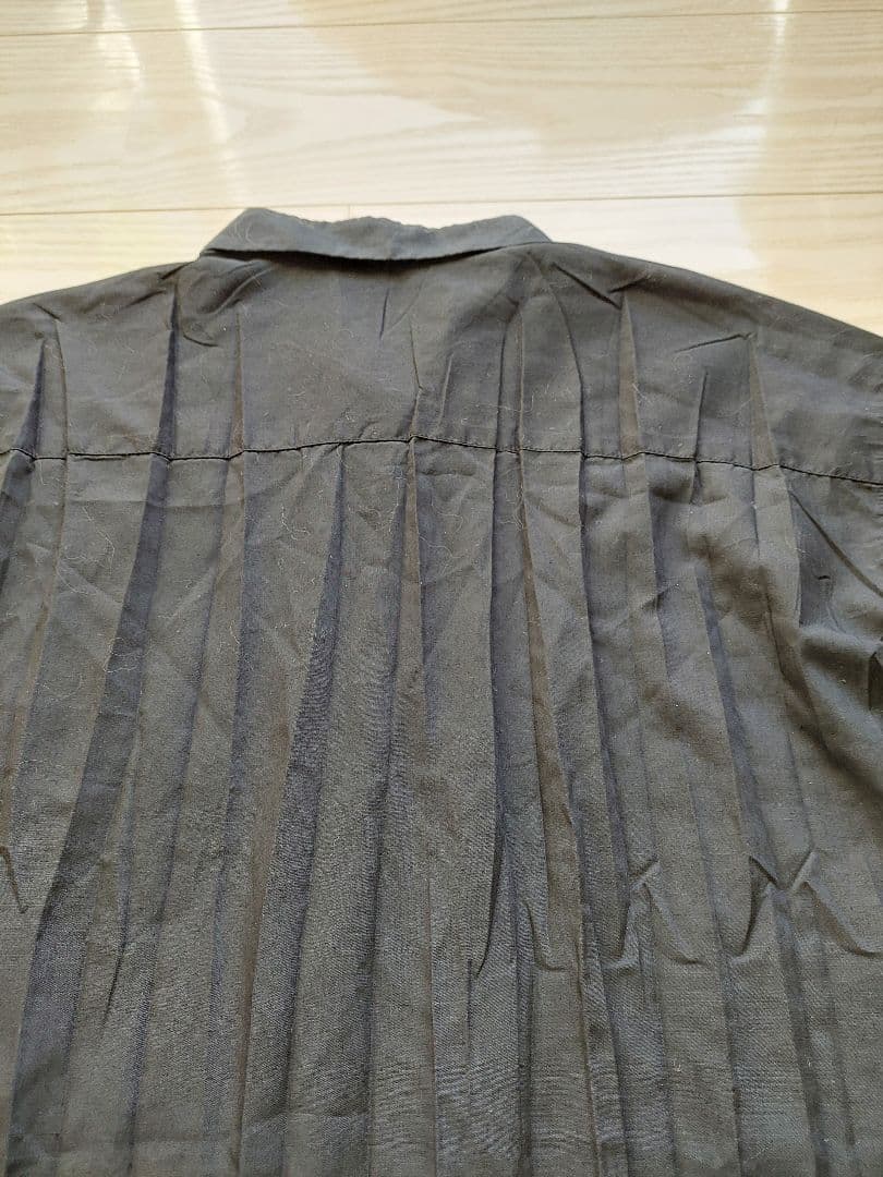 イッセイミヤケ プリーツのシャツ　ISSEY MIYAKE 黒地