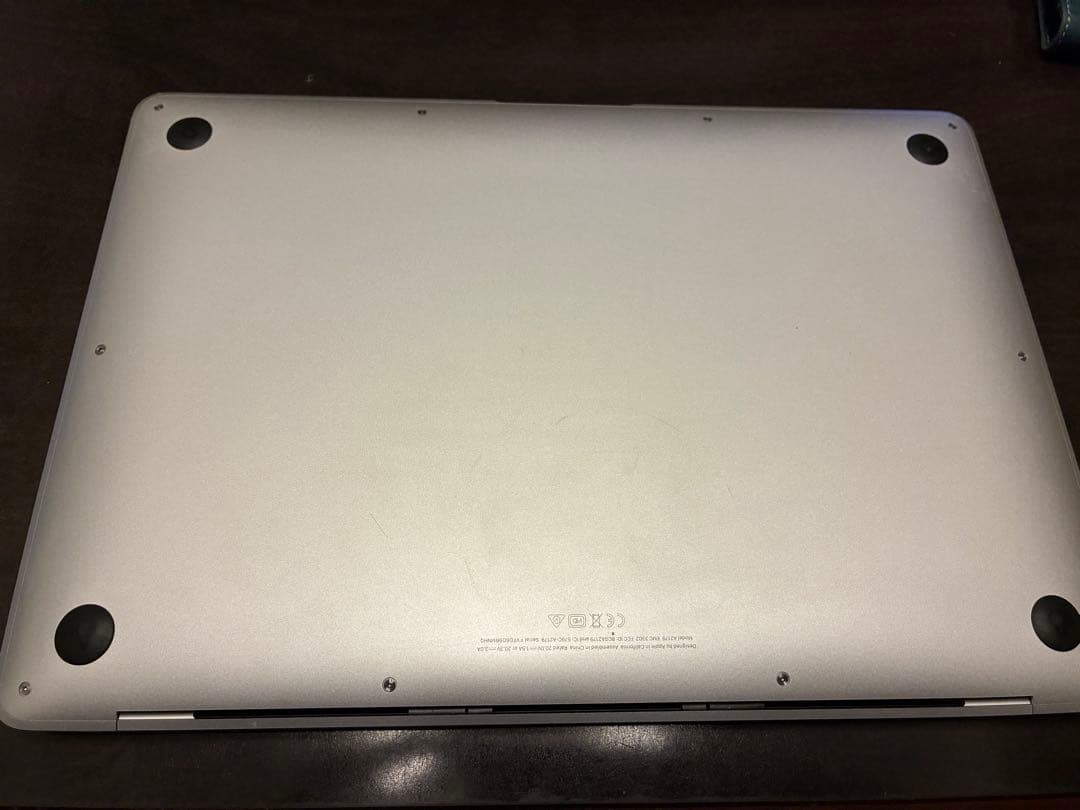 MacBook本体 Apple MacBook Air (Intel Core i3)