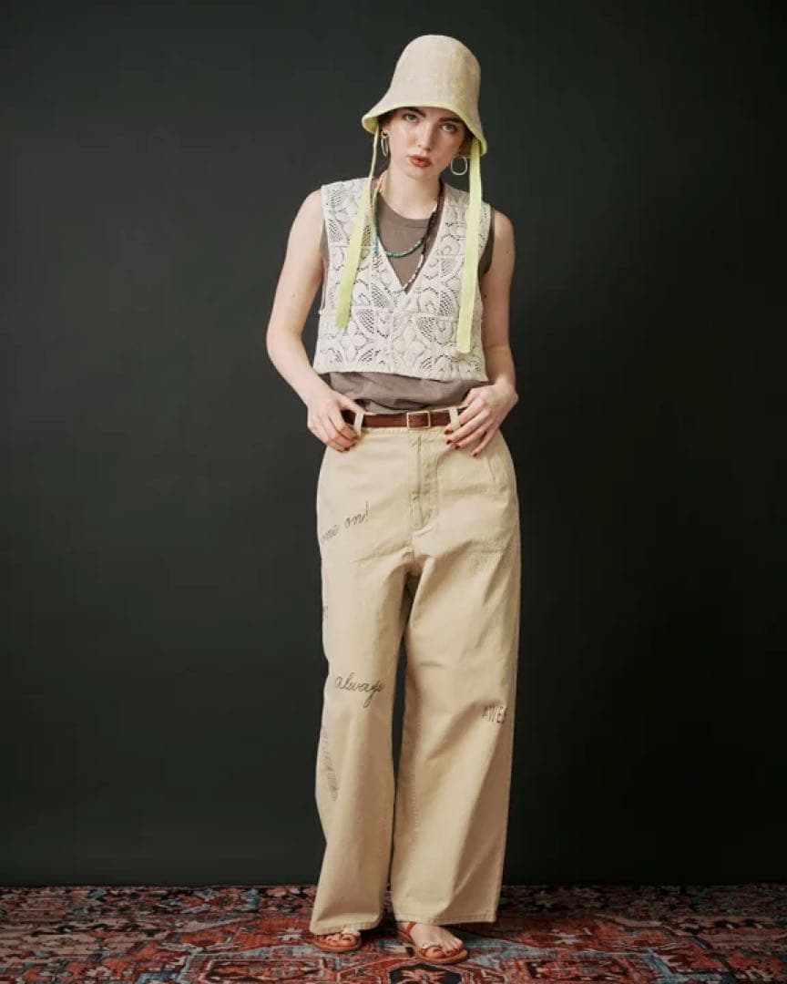 今期Le Melange ロゴ入りチノパン　マレットメット