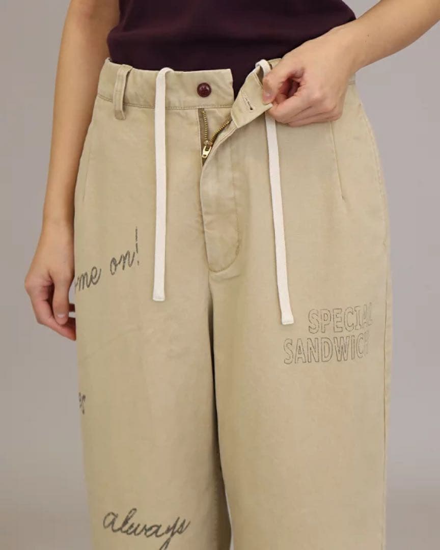 今期Le Melange ロゴ入りチノパン　マレットメット