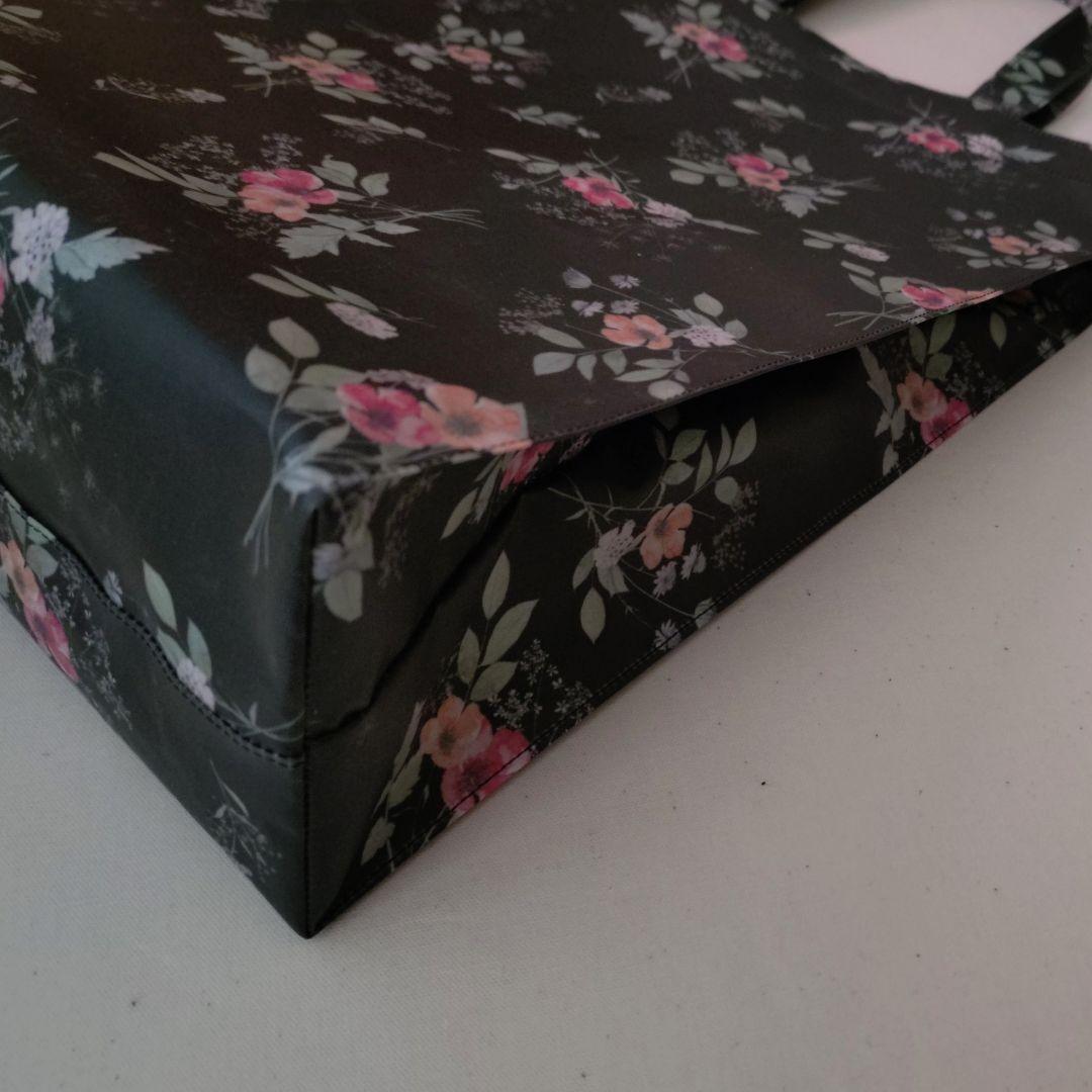 ぽんた〈 リバティ 〉ラミネート・Ａ4紙袋型トートバッグ他