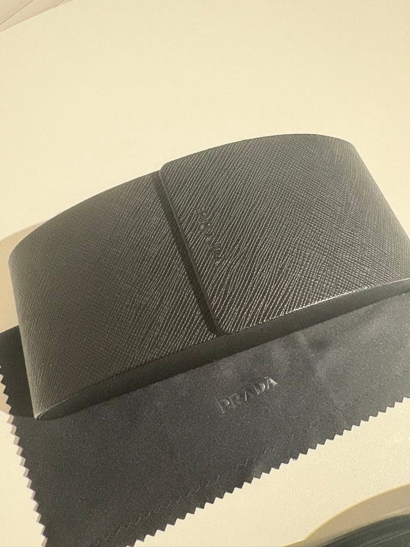 PRADA ブラック キャットアイ サングラス