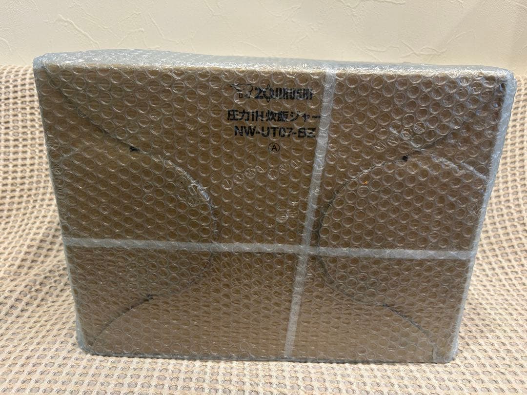 【新品、未使用】象印 NW-UT07 炊飯器 4合炊き ブラック