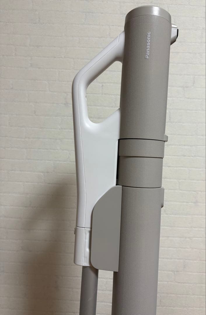 Panasonic セパレート型コードレススティック掃除機 MC-NX810KM