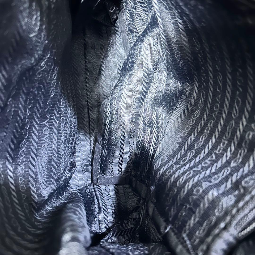 プラダ PRADA ナイロン ショルダーバッグ 三角ロゴプレート ブラック