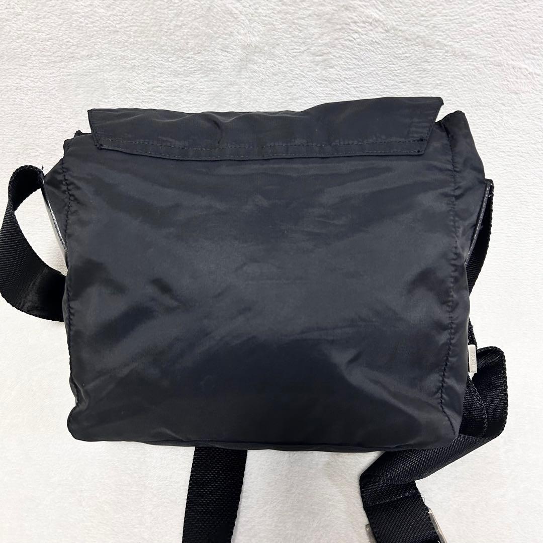 プラダ PRADA ナイロン ショルダーバッグ 三角ロゴプレート ブラック