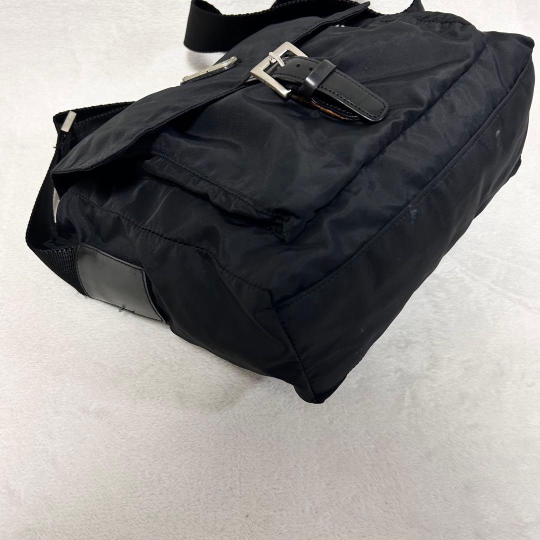 プラダ PRADA ナイロン ショルダーバッグ 三角ロゴプレート ブラック
