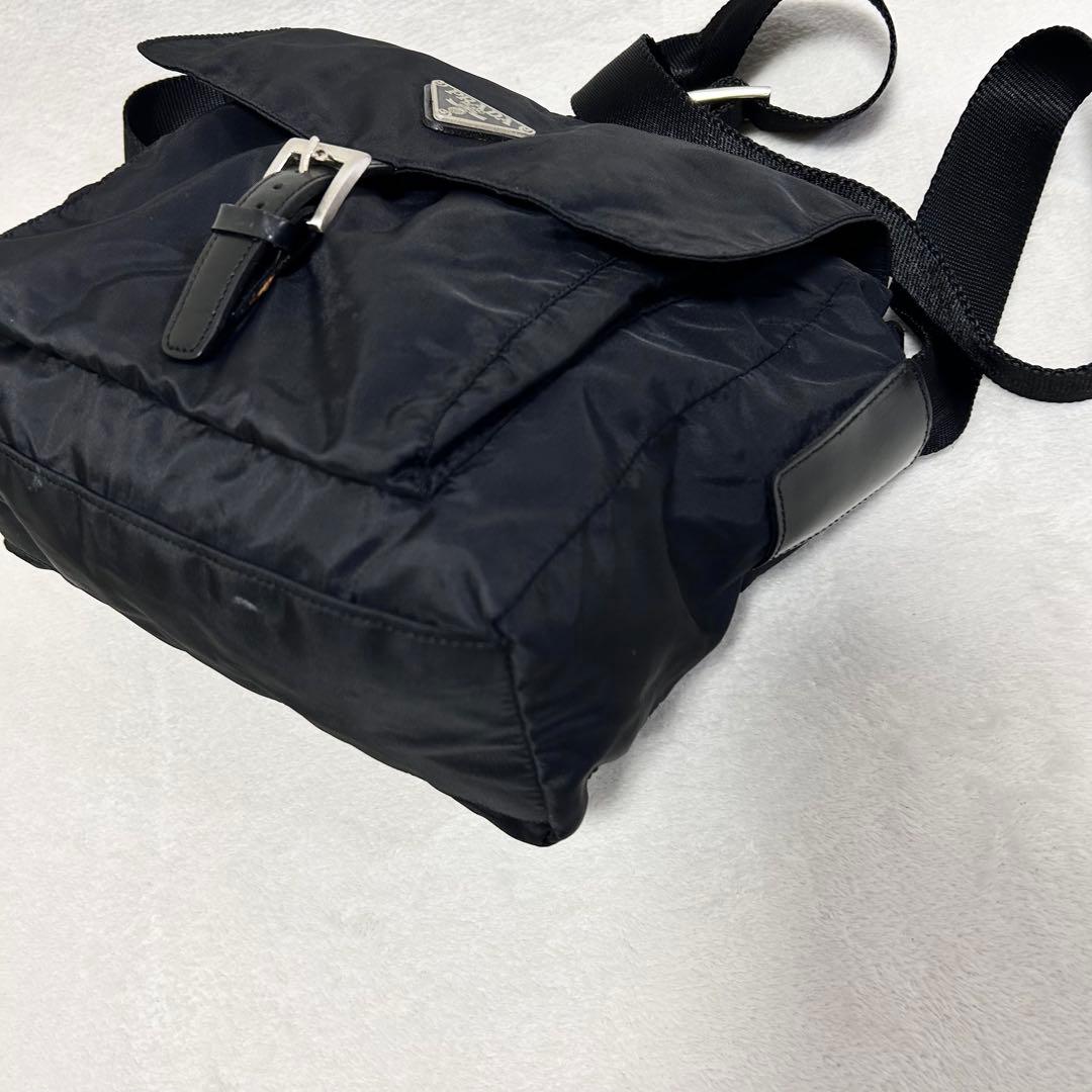 プラダ PRADA ナイロン ショルダーバッグ 三角ロゴプレート ブラック
