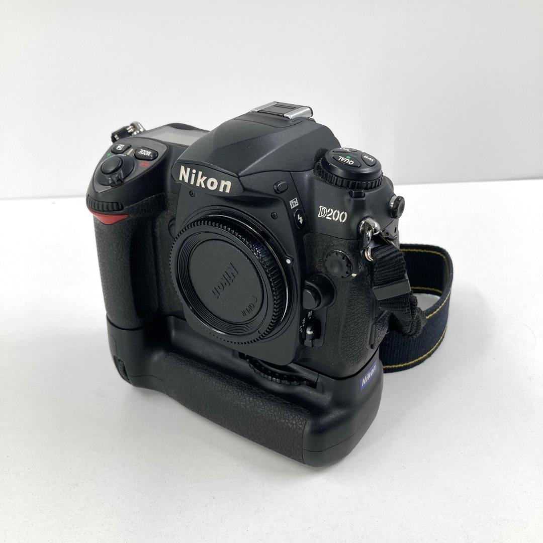 Nikon ニコン　デジタル一眼レフカメラ　D200　バッテリーパック付き