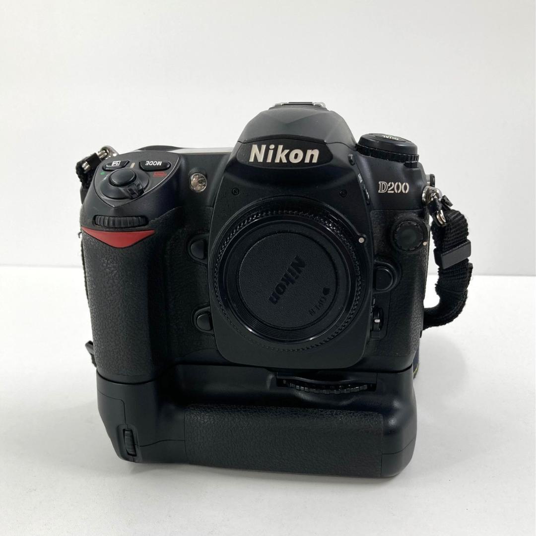 Nikon ニコン　デジタル一眼レフカメラ　D200　バッテリーパック付き