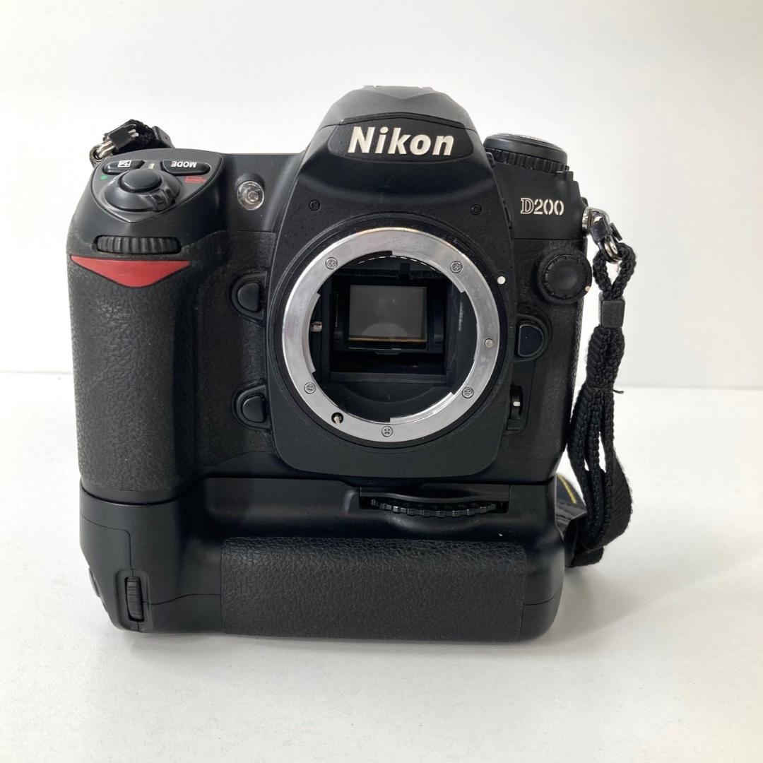 Nikon ニコン　デジタル一眼レフカメラ　D200　バッテリーパック付き