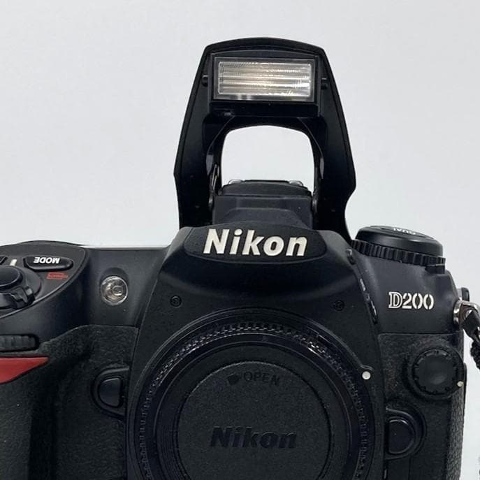 Nikon ニコン　デジタル一眼レフカメラ　D200　バッテリーパック付き