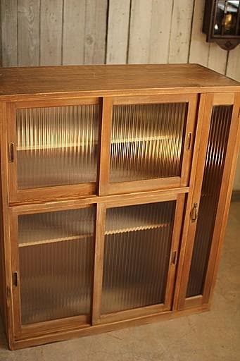 古い木枠のモールガラス戸棚　収納棚　食器棚　本棚　キャビネット　古家具