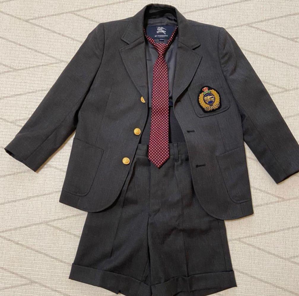 バーバリーキッズ スーツ ダークグレー120A ファミリア製エンジ色ネクタイ付