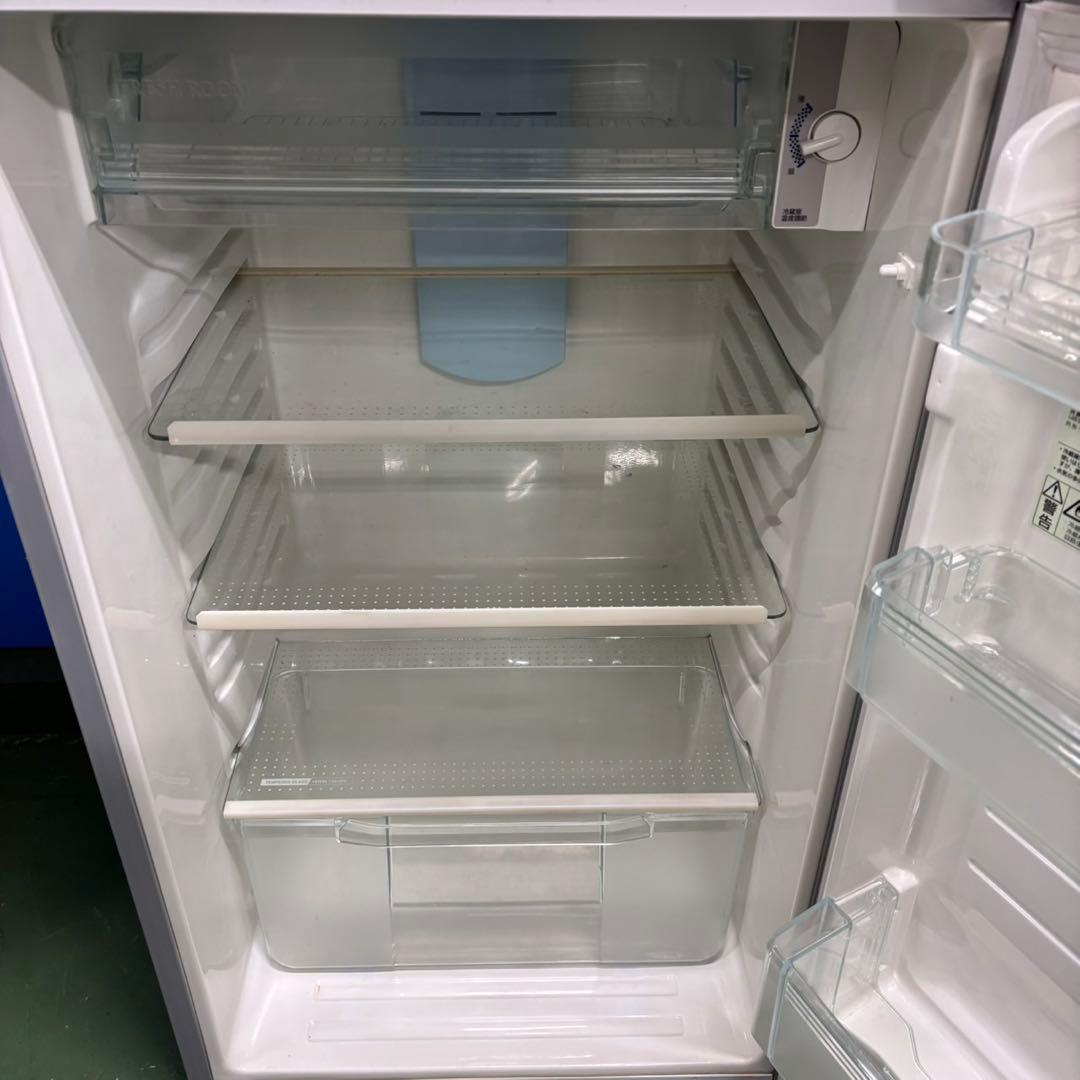 570SHARP中型冷蔵庫　小型　200L強　290L 一人暮らし　右開き2ドア