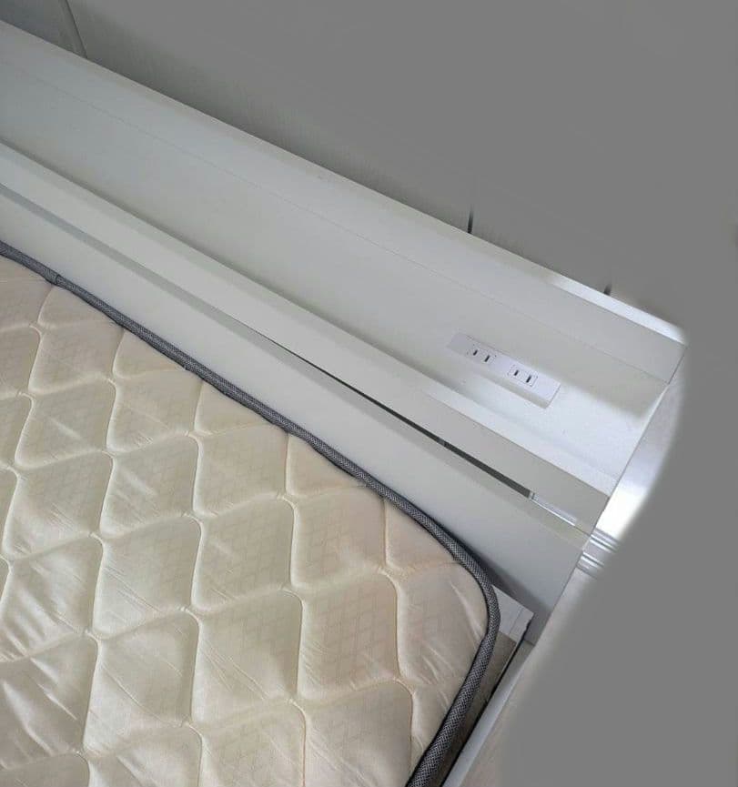 【直接引き渡し限定】ダブルベッドフレーム　マットレス