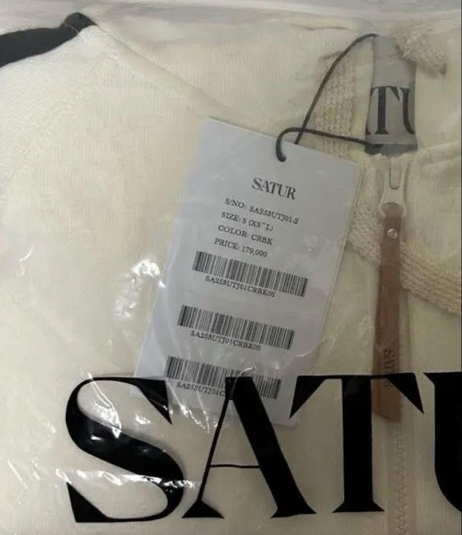 satur パーカー