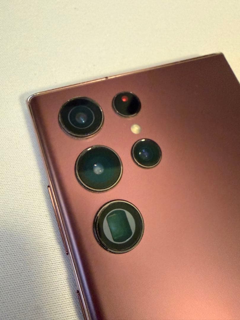 Samsung Galaxy S22 Ultra バーガンディ本体