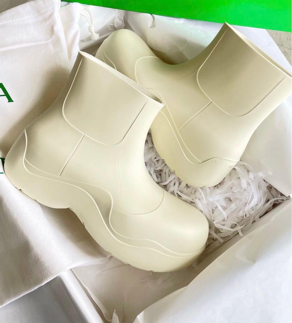 ボッテガヴェネタ　白ブーツ