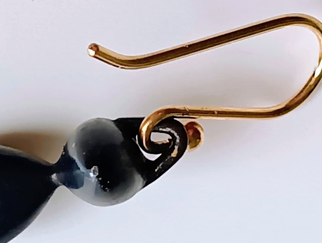 ガブリエラキス ピアス 羽根のない蜂 酸化青銅 14K 片方のみ