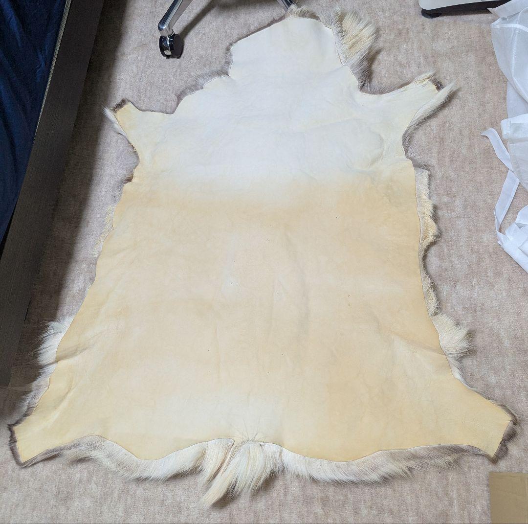 トナカイ　毛皮　フィンランド産