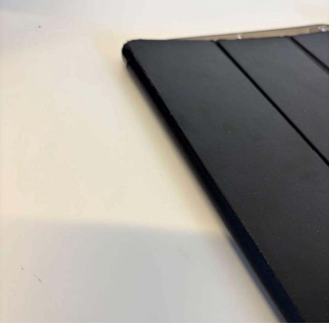 【第7世代】iPad2019 Wi-Fi 128GB シルバー ケース2個付き