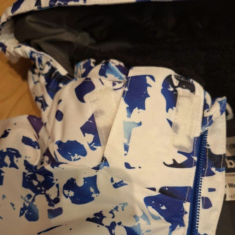 【新品未使用】サイズ調整可 スノーボード スキーウェア 上下セット 140cm